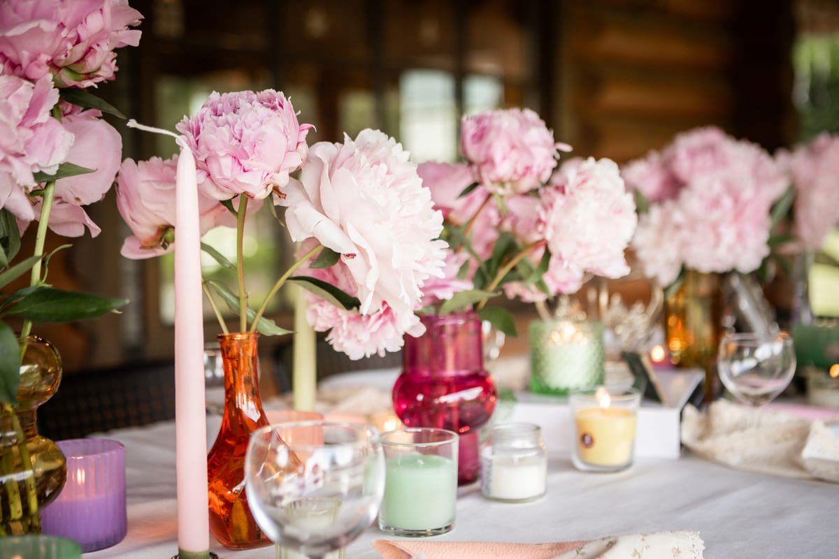 Puokštė ant vestuvinio stalo