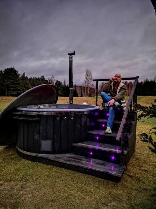 Karštas kubilas jūsų lauks bet kuriuo metų laiku, net kai už lango spaus šaltukas.