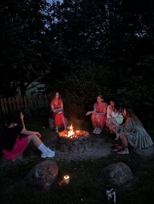 Surenkite nepamirštamą mergvakarį miškų apsuptyje